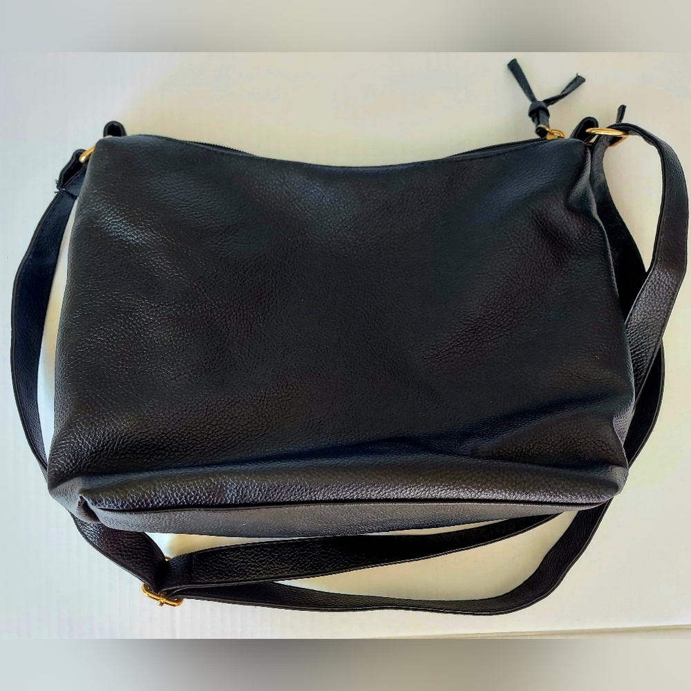 Genuine Leather Crossbody Bag, Black/Gold, Adjustable, Storage. Like NEW!! - Picture 7 of 11